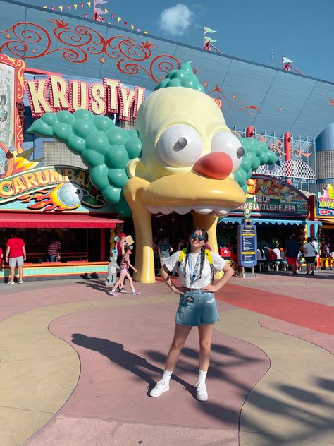 Universal Studios Instagram, Universal Studios Outfit Summer, Universal Studios Pictures, Universal Studios Photo Ideas, Universal Studios Picture Ideas, Universal Outfit Ideas, Outfit Universal Studios, Vacay Poses, Universal Studios Characters