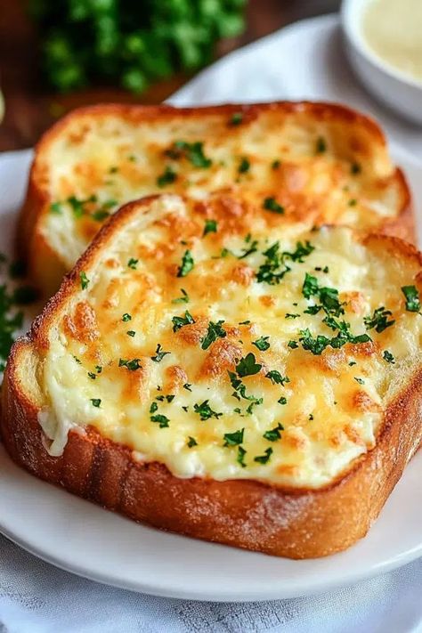 aspic7_Cheesy_Texas_Toast_dc62d8b3-7675-4639-b57d-7b628cd285fb Texas Toast Recipe, Breakfast Pinwheels, Cheesy Potato Bake, Cheese Toast Recipe, Parmesan Mashed Potatoes, Toast Pizza, Ground Beef And Potatoes, Texas Toast, Toast Sandwich