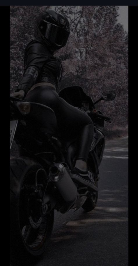 Moter Cycles, Raven Aesthetic, Moter Cycle, Moto Wallpapers, Motorcycle Wallpaper, Motorcycle Aesthetic, Biker Aesthetic, Female Biker, Pretty Bike