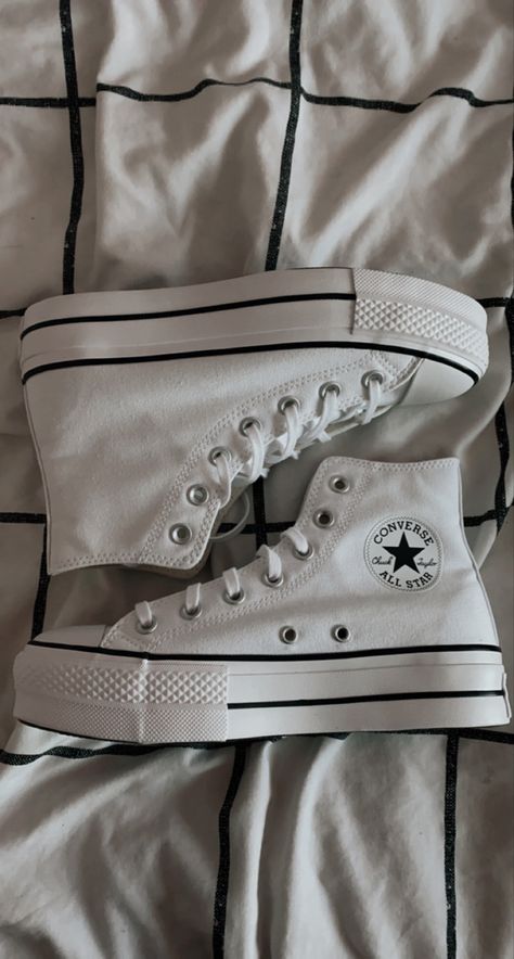 White Converse Platforms, White Converse Aesthetic, White Converse Platform, Converse Haute, Converse Platforms, White Platform Converse, Cute Converse Shoes, White Converse Outfits, Converse Aesthetic