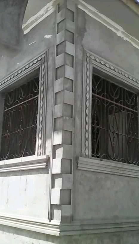 House Moulding Ideas, Plaster Designs On Exterior Walls, Window Plastering Design, Plastering Walls Ideas, House Pillar Design, House Pillars, House Front Wall Design, House Window Design, Front Wall Design