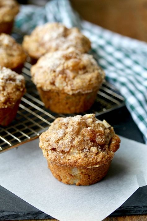 Vegan Apple Muffins, Muffin Recipes Cinnamon, Pear Muffins, Rhubarb Muffins, Peach Muffins, Crumb Muffins, Carrot Cake Muffins, Rhubarb Crumble, Apple Cinnamon Muffins