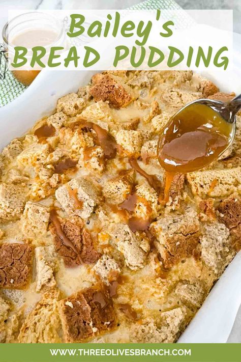 Irish Cream Bread Pudding is a delicious Irish dessert recipe! Made with Bailey's and soda bread this sweet is a twist on a southern classic with Ireland roots. A creamy custard dessert perfect for St Patrick's Day. Baileys Irish Cream Bread Pudding, Baileys Bread Pudding, French Bread Pudding Recipe, Irish Bread Pudding, Liquor Cakes, Irish Dessert, Irish Dessert Recipes, St Patricks Food, Cream Desserts Recipes