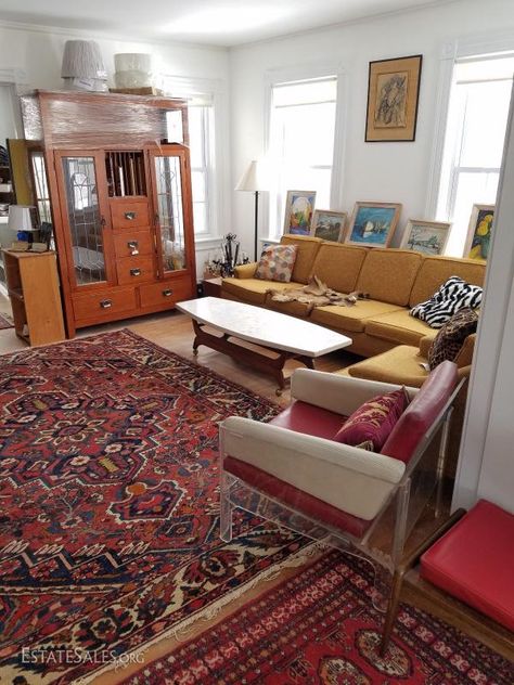 70s Apartment, Mid Century Console, Mid Century Lounge, Mid Century Rug, Mcm Furniture, Providence Ri, Large Bedroom, Mid Century Furniture, Red Rugs