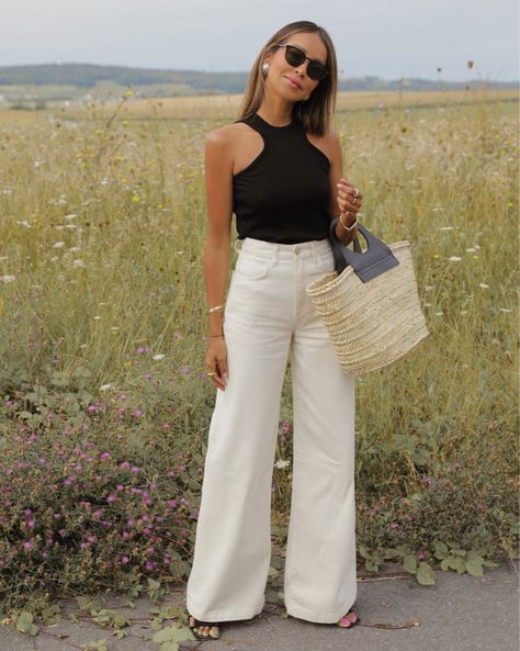 How To Style Wide Leg Jeans, Style Wide Leg Jeans, Wineries Outfit, Wide Leg Jeans Outfit, White Jeans Outfit, Black White Outfit, Chique Outfits, Europe Outfits, Italy Outfits