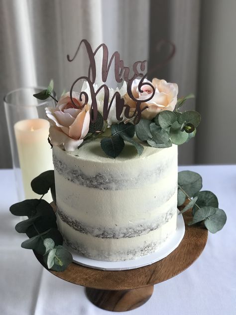 Minimalist Wedding Cake Modern, 1 Layer Wedding Cake, Wedding Cake Modern, Layer Wedding Cake, Minimalist Wedding Cake, Flower Cake Decorations, Wedding Aesthetics, Food Health Benefits, Love Is Everything