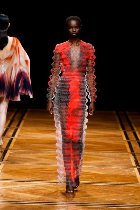 Iris van Herpen explores human-animal hybrids in Shift Souls couture collection Iris Van Herpen Couture, Laser Cut Fabric, Layered Gown, Collection Couture, Global Dress, Iris Van Herpen, Couture Mode, Futuristic Fashion, Couture Collection