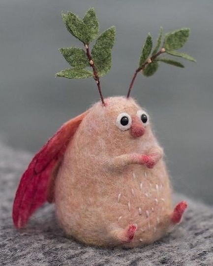 Needle Felt Snail, Needle Felt Creatures, Needle Felted Fantasy Creatures, Needle Felted Creatures, Needle Felting Art, 3d Felting, Needle Felt Art, Felt Creatures, Felted Sculpture