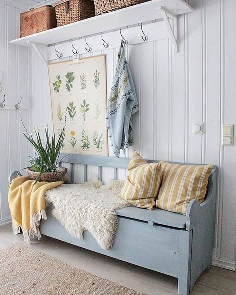 Vstupná Hala, Muebles Shabby Chic, Koti Diy, Vibeke Design, Foyer Decorating, Milk Paint, Cottage Decor, House Inspiration, My Dream Home