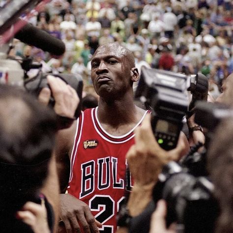 Michael Jordan Photos, Michael Jordan Pictures, Zestaw Ikon, Michael Jordan Basketball, Bola Basket, Basketball Photography, Jordan Basketball, Nba Pictures, Dennis Rodman