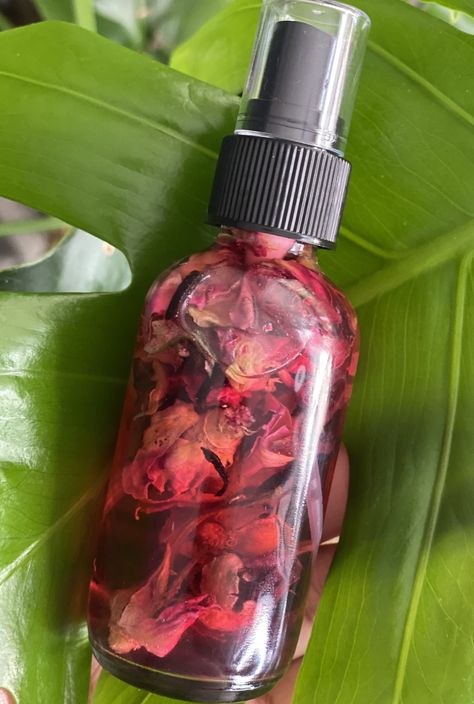 Rose Water Aesthetic, Rose Water Hair, Magia Das Ervas, Water Aesthetic, Type Shi, Water Collection, Bath And Body Care, Water Recipes, Rose Oil