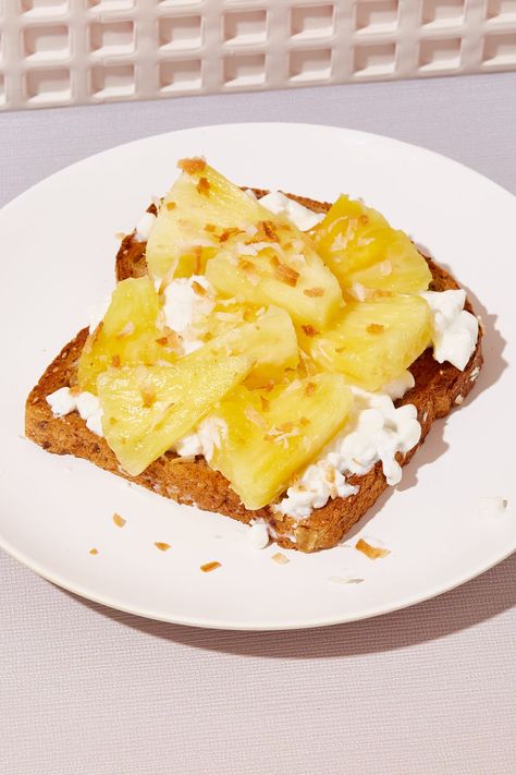 Cottage Cheese And Pineapple, Pineapple Cottage Cheese, Cheese And Pineapple, Breakfast Hacks, Easy Toast, Toast Ideas, Breakfast Hack, Midday Snack, Toast Toppings