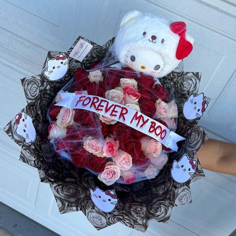 Ramo Ideas, Forever Flower Bouquets, Halloween Roses, Ribbon Rose Bouquets, Roses Bouquet Gift, Tulips Bouquet, Ribbon Flowers Bouquet, Halloween Gift Baskets, Luxury Bouquet