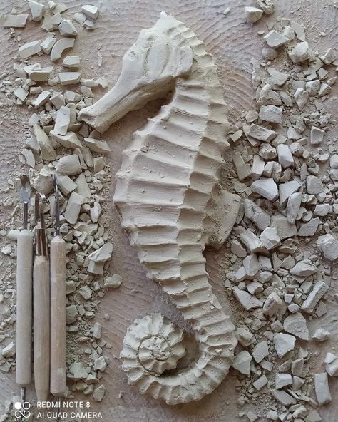 Sea Sculpture Clay, Sea Animals Ceramics, Animal Relief Sculpture, Seahorse Pottery, Ocean Clay Ideas, Clay Seahorse, Ceramic Seahorse, Sea Ceramics, Seahorse Sculpture