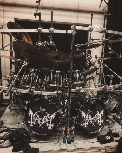 Hellhammer Drum Kit Electric Drums Aesthetic, Drum Aesthetics, Drumkit Aesthetic, Cool Drums, Drums Aesthetic, Drummer Aesthetics, Drum Set Aesthetic, Drums Set Aesthetic, Drum Kits Aesthetic