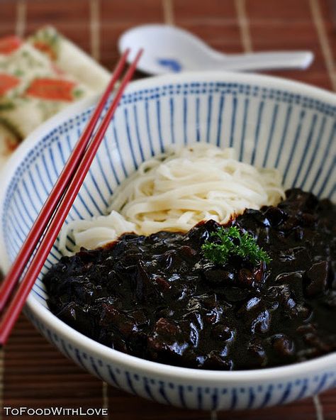 chicken jjajangmyun noodles with black bean sauce Korean Noodles, Spicy Pasta, Bean Sauce, Vegetarian Foods, Love Japanese, Black Bean Sauce, K Food, Filling Food, Korean Street Food