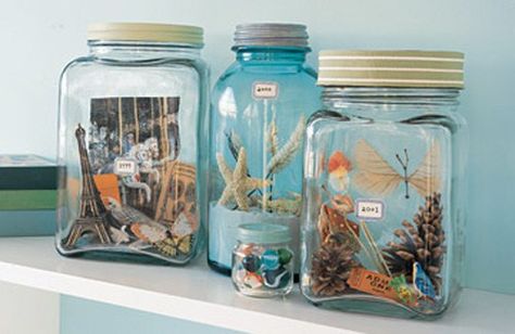 Holiday memories displayed in a jar Souvenir Ideas, Memory Jars, Park Ideas, Vintage Crock, Memory Jar, Small Collectibles, Travel Album, Jar Ideas, Summer Crafts For Kids