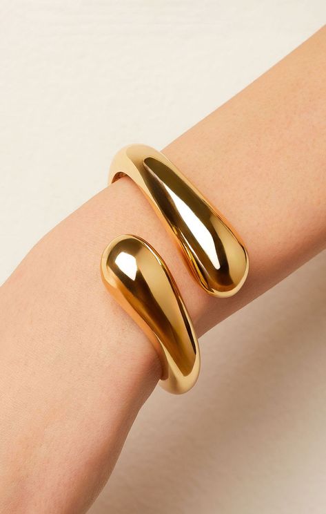 Chunky bracelet cuff. #Making #Allure #The #of #a #Accessories #Jewelry #Statement #Jewelry #JewelryDesign #Fashion #Chunky Chunky Gold Bracelet Bangle, Big Chunky Jewelry, Gold Cuff Bracelet Women, Gold Chunky Bracelets, Gold Band Bracelet, Chunk Jewelry, Chunky Cuff Bracelet, Chunky Gold Bracelet, Chunky Gold Jewelry