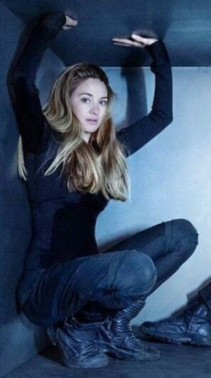 Divergent Halloween Costumes, Divergent Costume, Divergent Hair, Dauntless Clothes, Divergent Outfits, Divergent Dauntless, Divergent Tris, Divergent Book, Tris And Four