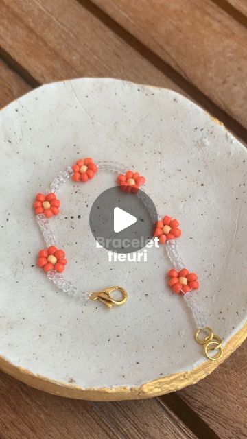 Naomi on Instagram: "BRACELET FLEURI EN PERLES 🌼 Une idée facile et rapide, à décliner en plusieurs couleurs ❤️  J’utilise des perles et fermoirs @amazon.fr  Du fil 0,27mm @rayher.hobby   #diy #loisirscreatifs #doityourself #easydiy #tutodiy #bijouxfaitmain #perlesandco #perles #marieclaireidees" Pearl Bracelets Diy, Diy Bijoux, Diy Bracelet, Cupcake, On Instagram