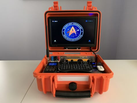 Cool Raspberry Pi Projects, Portable Ham Radio, Projets Raspberry Pi, Raspberry Projects, Pi Computer, Radio Kit, Emergency Radio, Computer Projects, Pelican Case