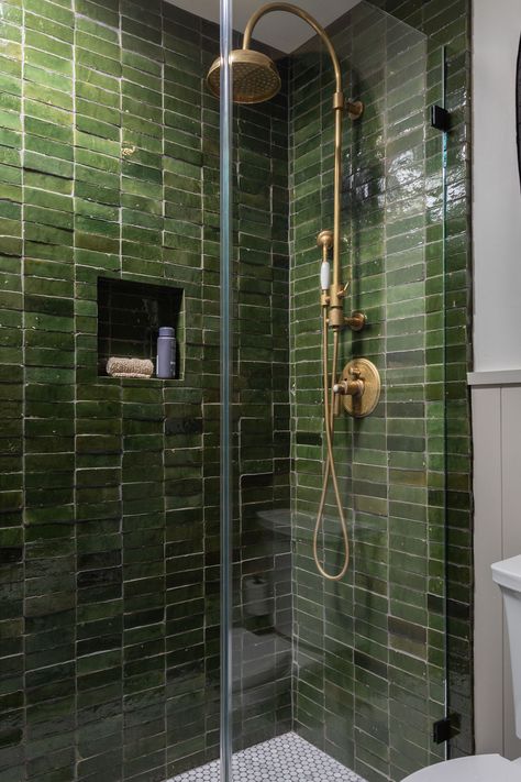 Zellige Tile Bathroom, Yond Interiors, Green Shower Tile, Dark Green Bathrooms, Green Tile Bathroom, Zellige Tile, Plakat Design, Green Tile, Green Bathroom