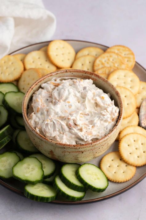 Creamy, herby Hidden Valley Ranch dip with bacon and cheddar is everything you want in a dip. Serve it at your next party, and it'll vanish in a flash! Dips With Sour Cream, Hidden Valley Ranch Dip, Best Cheese Dip, Best Dips, Bacon Ranch Dip, Mexican Sour Cream, Homemade Sour Cream, Caramelized Onion Dip, Sour Cream Dip