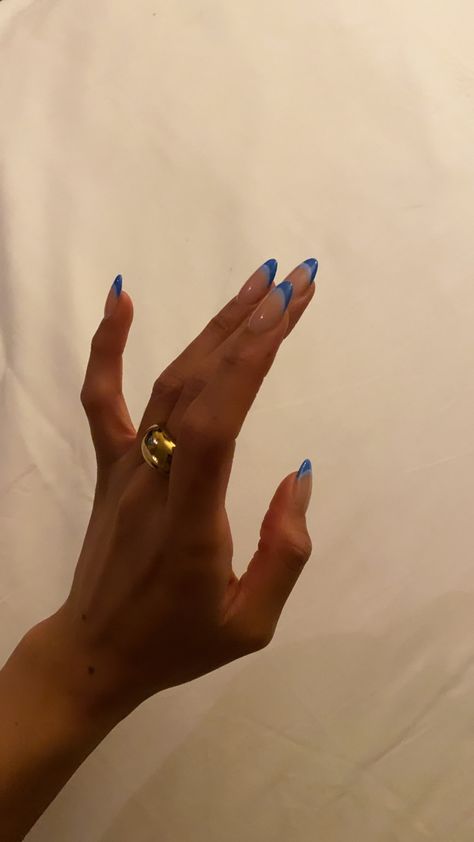 Blue Nail Inspo Aesthetic, Mail Inspo Almond Summer, Short Almond Royal Blue Nails, April Almond Nails, Blue Concert Nails, Almond Nails Summer Blue, Simple Oval Nail Designs, Almond Nails Blue Design, Almond Acrylic Nails Designs Summer