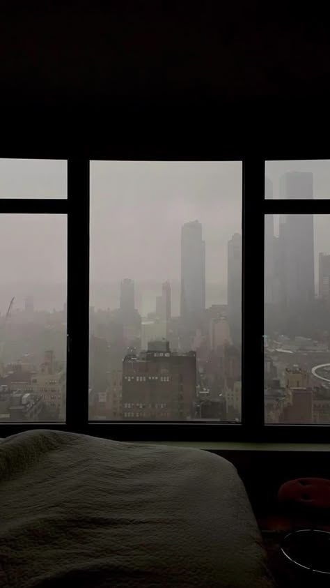 Agathe Renou, City View Apartment, Rainy Day Aesthetic, Apartment View, Nyc Aesthetic, Dark City, Bedroom Window, Dark Paradise, New York Life