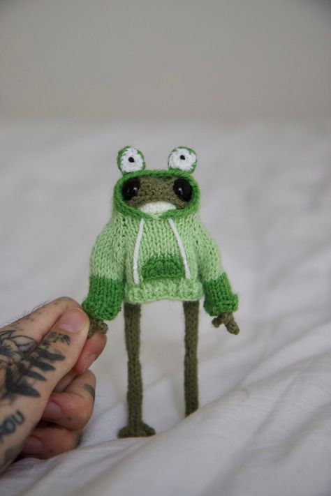 Hoodie Knitting Pattern, Frog Hoodie, Claire Garland, Crochet Frog, Plushie Patterns, Frog Design, Double Pointed Needles, Create And Craft, Cute Frogs