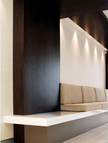 Lobby Banquette Modern Built In Banquette Seating, Lobby Bench Seating, Niche Seating Design, Seating Area Office, Modern Bench Seating, Lobby Seating Area, Built In Banquette Seating, Banquette Design, Built In Sofa