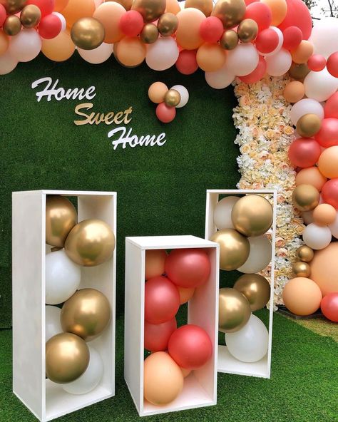 House Balloon Decorations, House Warming Balloon Decor, Simple Balloon Backdrop, House Warming Party Ideas Decorations, House Anniversary, 21 Birthday Party Decorations, Haldi Ceremony Decorations, Birthday 20, Venue Design