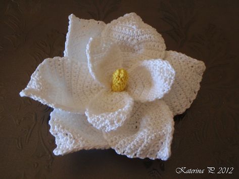 Crochet Magnolia Flower, Magnolia Crochet Pattern, Crochet Magnolia Flower Free Pattern, Crochet Magnolia, Appliqué Crochet, Crochet Shapes, Magnolia Pattern, Wedding Crochet, Magnolia Grandiflora