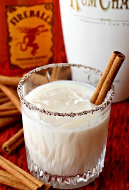 This Cinnamon Toast Crunch cocktail is the perfect combination of a sweet and spicy RumChata drink! #rumchata #rumchatadrinks #greatcocktails Rumchata Recipes Shots, Cinnamon Toast Crunch Drink, Rumchata Drinks, Rumchata Recipes, Fireball Whiskey, Spicy Cocktail, Crunch Recipe, Liquor Recipes, Cinnamon Crunch