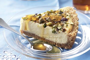 Honey-pistachio cheesecake Pistachio Cheesecake Recipe, Honey Pistachio, Nice Biscuits, Pistachio Cheesecake, Pistachio Dessert, Honey Recipes, Chocolate Drinks, Cheesecake Recipe, Savoury Cake