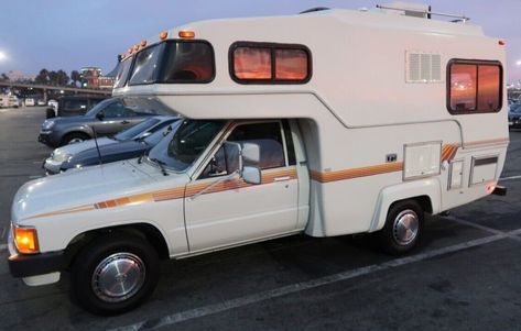 This 1986 Toyota Sunrader Motorhome is in excellent condition with low miles and lots of recent maintenance completed. #Toyota Sunrader Toyota, Ford Ranger Camper, Toyota Sunrader, Toyota Motorhome, Toyota Camper, Toyota Van, Rc Vehicles, Camper Shells, Hot Water Tank