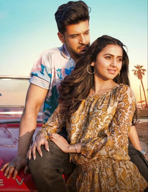 Karishma Sawant, Best Romantic Images, Status Pic, Karan Kundra, Tejaswi Prakash, Couples Hugging, Action Pose, Wallpapers Quotes, Galaxy Pictures