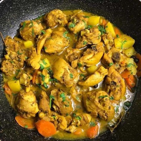 Jamaican Recipe, Jamaican Chicken, Curry Chicken Recipe, Jamaican Curry Chicken, Jamaican Curry, Jamaican Cuisine, Pollo Guisado, Jamaican Dishes, Recipes Authentic