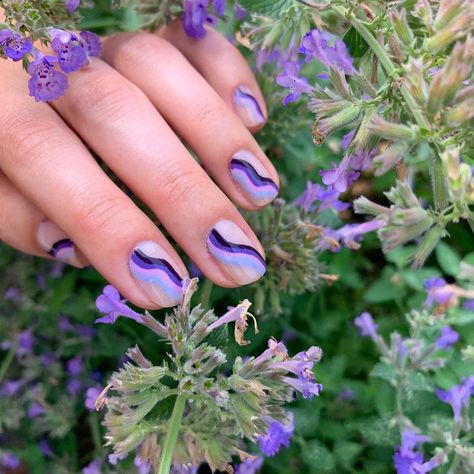 A Pro Explains Why "Wavy" Nail Art Will Be Fall’s Biggest (and Easiest to DIY) Trend Purple Wavy Nails, Purple Wave Nails, Lilac Nail Art, Oct Nails, Wavy Nail Art, Lavender Nail Designs, Wavy Nails, Paintbox Nails, Nail 2022