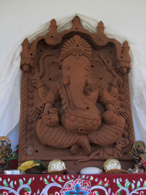 Molela Terracotta Art, Terracotta Horse, Indian Ceramics, Terracotta Pottery, Sri Ganesh, Clay Arts, Terracotta Wall Art, Indian Arts, Ganpati Ji