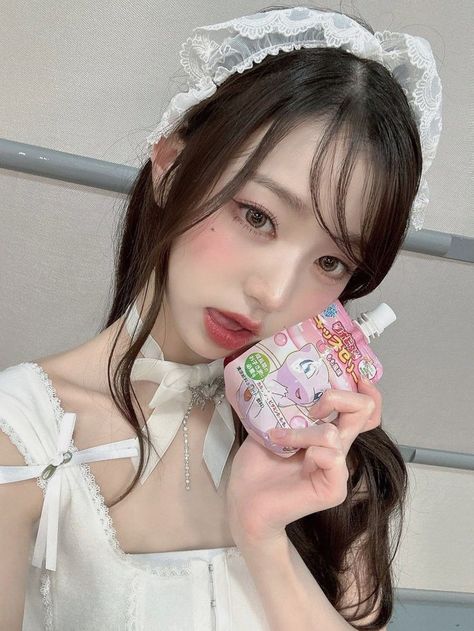 w🐰ny✨️🤍 Wonyoungism Guide, White Wonyoungism, Wonyoung Izone, Icona Pop, Ive Wonyoung, Twitter Update, Starship Entertainment, Korean Pop, Korean Makeup