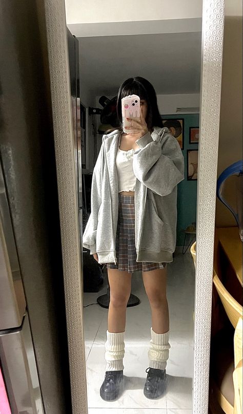 Gray Hoodie Leg warmers kawaii outfit cute aesthetic outfit tennis skirt white crop top White Arm Warmers Outfit, Grey Leg Warmers Outfit, White Leg Warmers Outfit, Grey Tennis Skirt Outfit, Grey Plaid Skirt Outfit, Hoodie And Skirt Outfit, Hoodie Skirt Outfits, Skirt And Hoodie Outfit, Gray Tennis Skirt Outfit