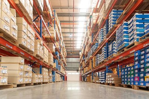 Are Lowe’s and Home Depot Centralized Buying? Warehouse Club, Wholesale Distributors, Storage Facility, Industrial Storage, Racking System, Self Storage, Supply Chain Management, Supply Chain, Central Park