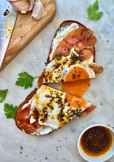 Breakfast Prosciutto Recipes, Prosciutto Egg Sandwich, Prosciutto Breakfast Sandwich, Breakfast With Prosciutto, Prosciutto Recipes Sandwich, Prosciutto Eggs, Prosciutto Breakfast, Proscuitto Recipe, Prosciutto Sandwich