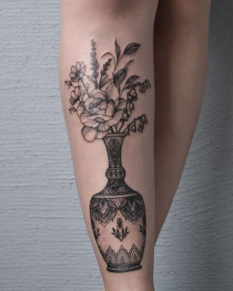 Gothic Vase Tattoo, Vase Shin Tattoo, Tattoo Flowers Leg, Never Tattoo, Flower Vase Tattoo, Back Of Thigh Tattoo, Vase Tattoo, Flower Tat, Shin Tattoo