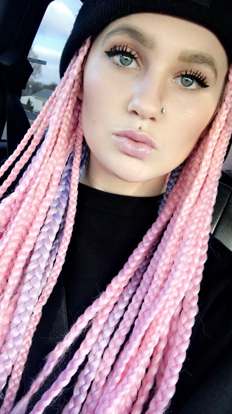 Pink box braids. Medusa piercing. #pinkboxbraids #boxbraids #pinkhair #pastelhair #medusapiercing #philtrumpiercing #philtrum Pink Box Braids, Braids Weave, Color Braids, Hair References, Cherub Tattoo, Two Braid Hairstyles, New Hair Trends, Pull Through Braid, Medusa Piercing