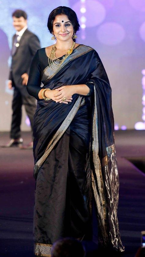 black sari Vidya Balan Saree, Desinger Dresses, Black Sari, Women Health Tips, Glamour World, Saree Banarasi, Vidya Balan, Flattering Outfits, Women Health