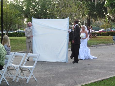 Hiding the bride!!  So simple and cheap.  A sheet and two 5 ft. PVC pipes...under $10! Wedding Day Messages, Ceremony Decorations Outdoor, Boho Style Wedding Dress, Red Wedding Theme, Madison Wedding, Church Wedding Decorations, Navy Blue Wedding Invitations, Elegant Wedding Favors, Pvc Pipes