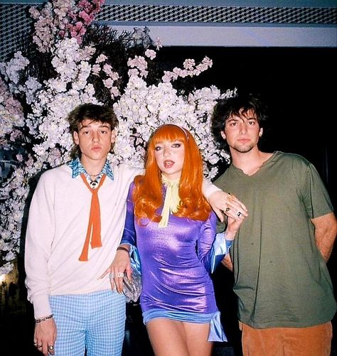 Fred Scooby Doo Costume, Fred And Daphne Costume, Scooby Doo Cosplay, Scooby Doo Halloween Costumes, Halloween Rave Outfits, Daphne Scooby Doo Costume, Fred Jones, Daphne Costume, Halloween Coustumes