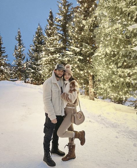 Big Bear Trip, Winter Couple Pictures, Christmas Couple Pictures, Couples Beach Photography, Couple Engagement Pictures, Snow Trip, Snow Outfit, Couples Vibe, Cute Relationship Photos